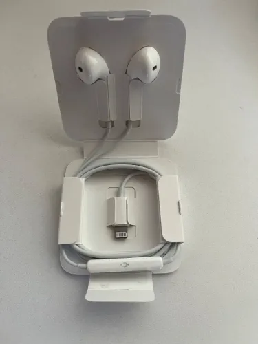 Fone de ouvido Apple EarPods Lightning Original Novo