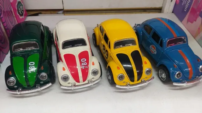 Miniatura Fusca em metal estilo corrida. 1-32