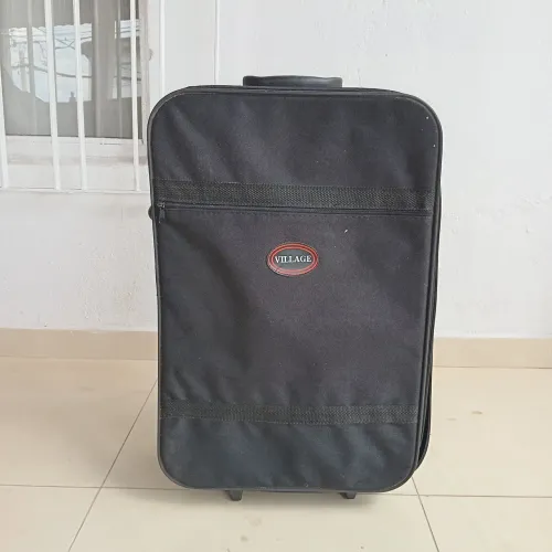 Mala de viagem média! No meu perfil tem outras 