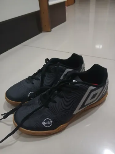 Chuteira de futsal Umbro Orbit tamanho 34