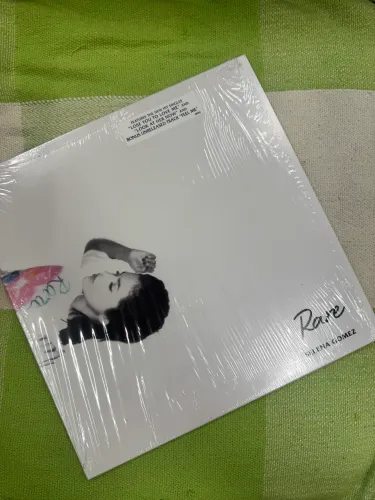 SELENA GOMEZ - RARE (VINIL/LP)