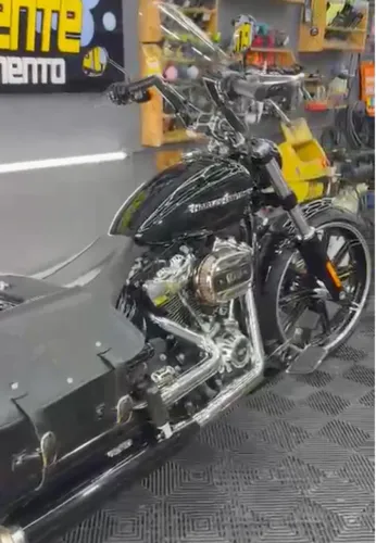 Harley-Davdson Breakout 2021 equipada