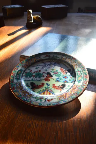 Prato de porcelana asiática