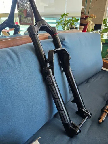 Suspensão Rockshox ZEB Select 38