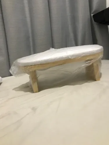 Banquinho de madeira para apoiar braço para faz a unha 