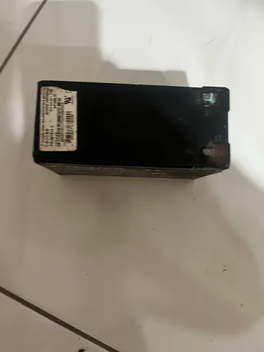 Carregador Upsai + bateria 12v 9ah