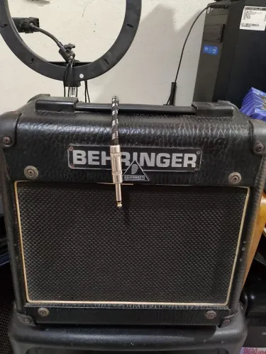Cubo de guitarra Behringer 15wts