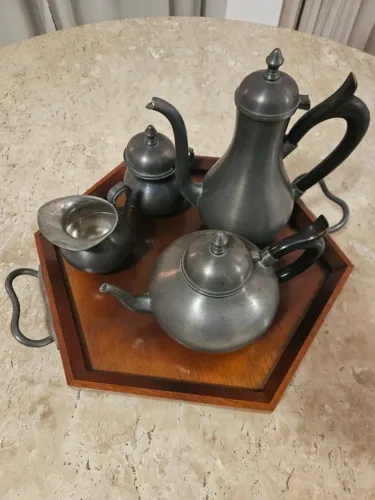  Jogo de café, chá, leite e açucareiro de estanho