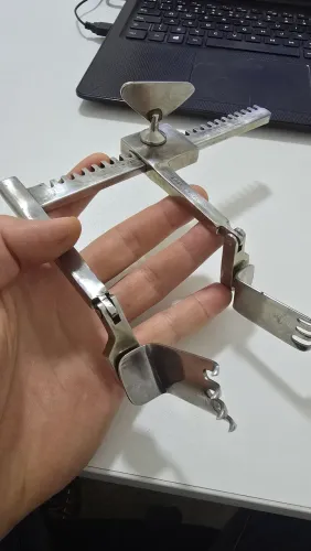 Afastador Cirúrgico Autoestático de Caspar Universal  - 13cm