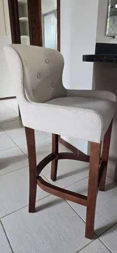 Banqueta maciça tipo Cadeira