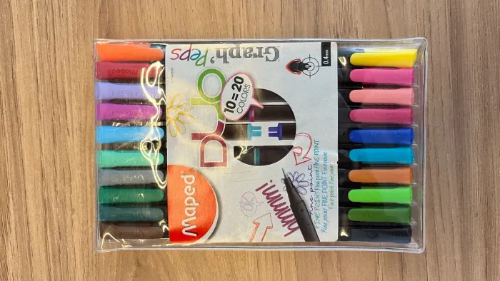 Kit material escolar - Lápis de cor e Caneta ponta fina