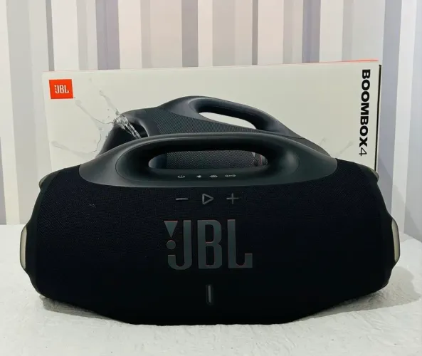 Vende se JBL, usada 2x, com caixa