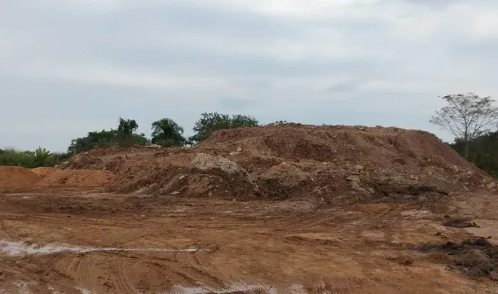 Doa-se material para ATERRO (80% barro 20% areia)  ** Para para terrenos regularizados **