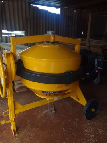 betoneira 400 litros menegotti 4.500 a vista 