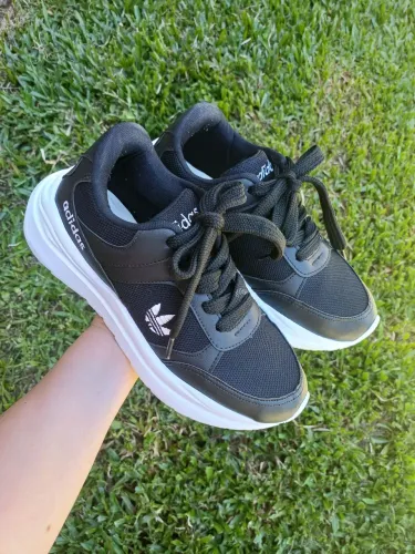 Tênis preto tam 38 (24cm)