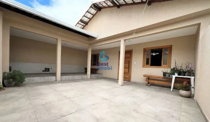 Casa Linear com Suíte e Barracão Independente no Conjunto Ademar Maldonado Barreiro!