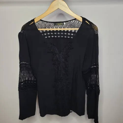 Blusa feminina com renda - Tamanho M