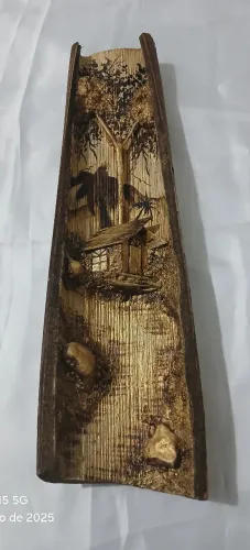 Escultura Artesanal de Bambu com Cena Natural