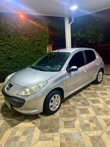 Peugeot 207 XR 1.4 Flex 8V 5P 2011