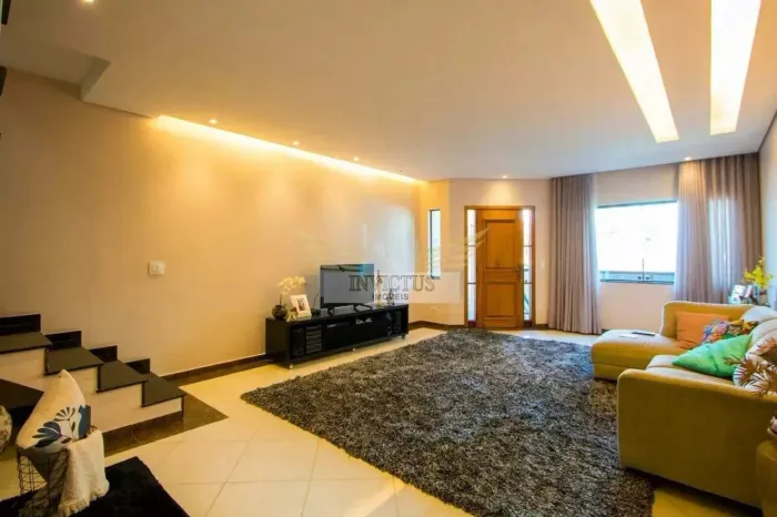 Sobrado com 3 Quartos para Alugar, 260m² - Jardim Las Vegas, Santo André/SP.