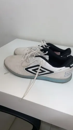 Chuteira Futsal Umbro Pro Challenge Unissex- Usada apernas uma vez.