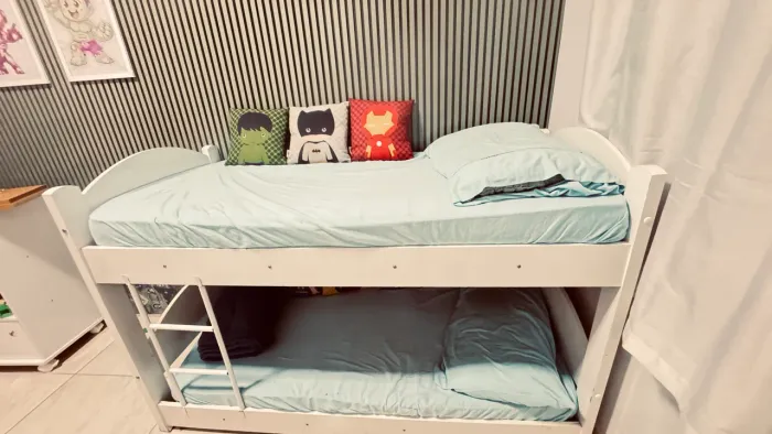 Cama infantil beliche, Cômoda, sapateira,