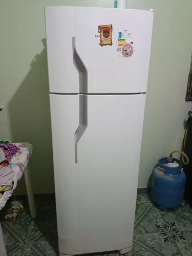 Geladeira Eletrolux 1.800
