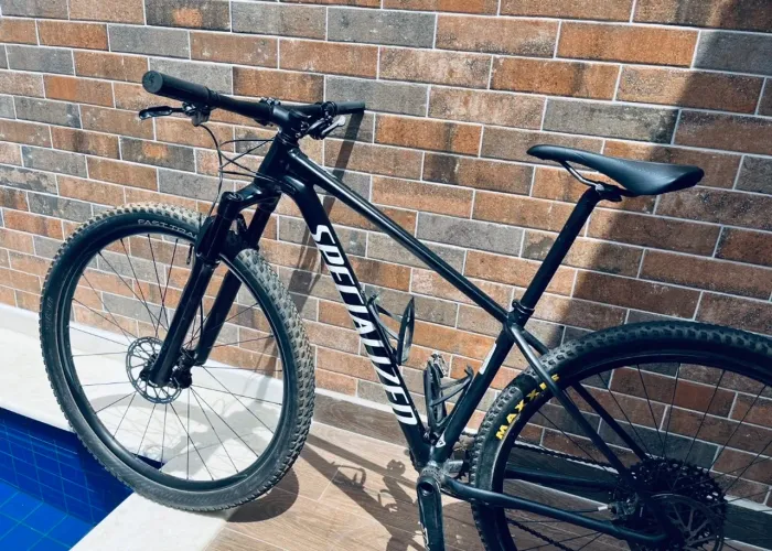 Bike Mtb specialized  chisel !