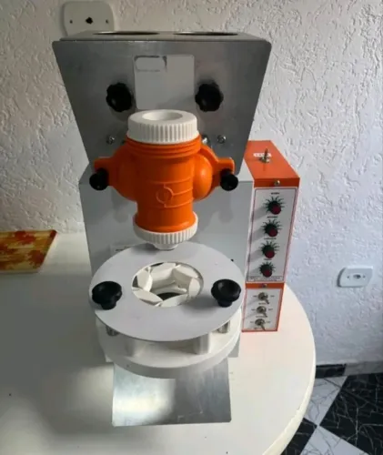 Maquina de salgados masseira e fritadeira completa pouco tempo de uso
