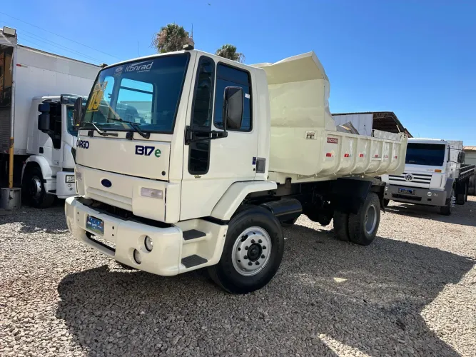 Ford Cargo 1317 ano:2009 caçamba