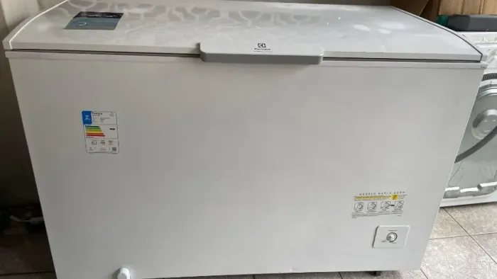 Freezer Horizontal ELETROLUX HI 440 127V MUITO CONCERVADO