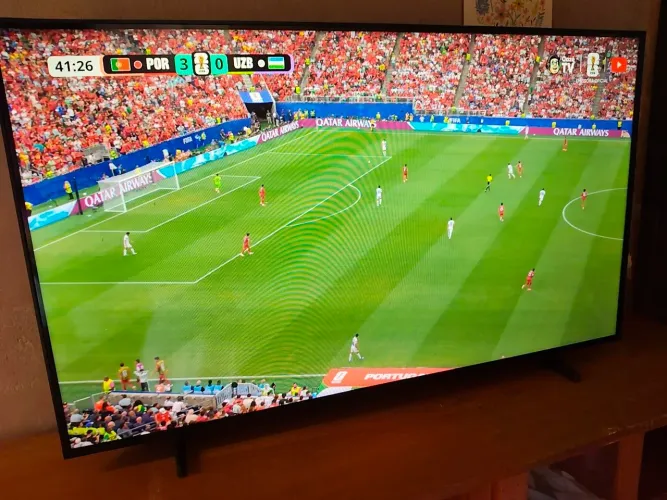 Vende-se TV 43 polegadas Smart + Play 4 slim vai com um controle e cabo.
