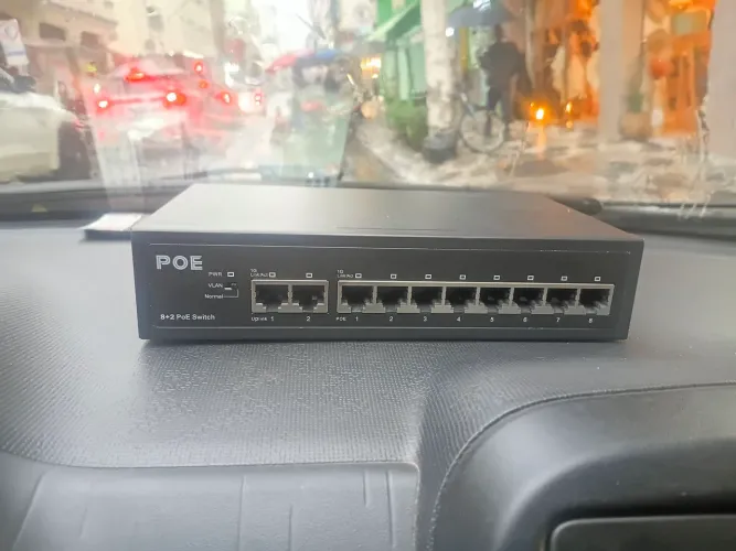 Switch PoE 10/100 8+2 portas