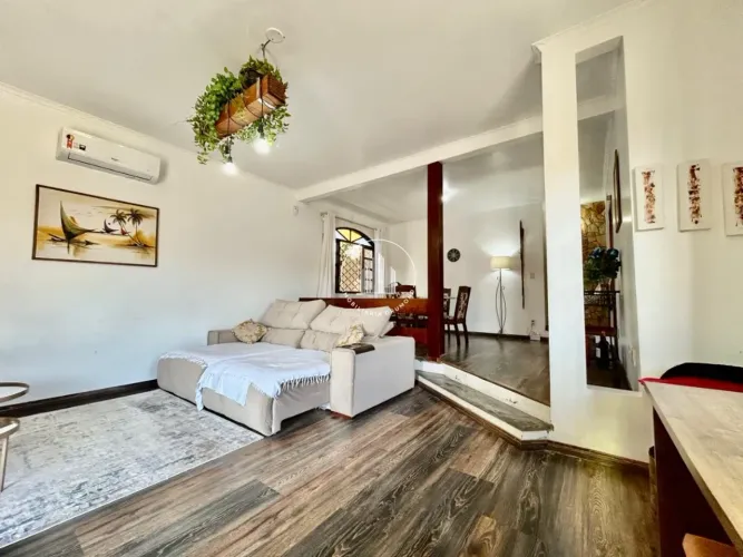 Casa com 4 Quartos com 1 Suíte e 232m² - Jardim Atlântico