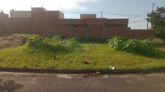 Venda de Terreno / Padrão na cidade de Araraquara