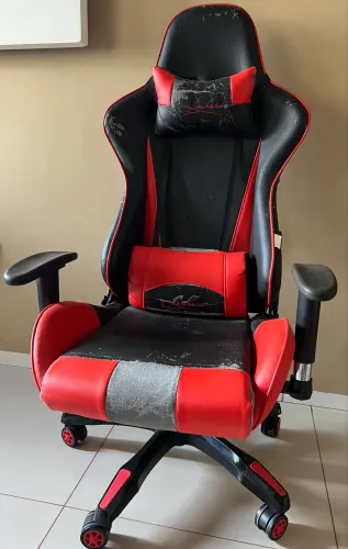 Vendo Cadeira Gamer Ergonômica Reclinável Preta e Vermelha