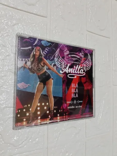 Anitta Single nacional.