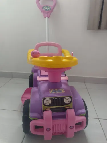 Carrinho infantil Jeep