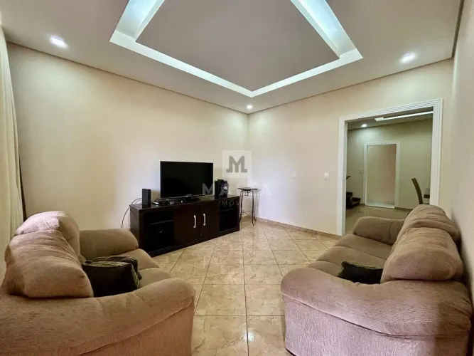 Casa com 03 quartos e 2 vagas de garagem à venda no bairro Diamante/BH!