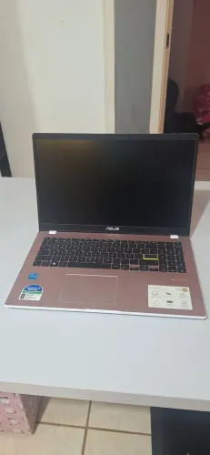 Notebook ASUS Rosa 15.6" - 4GB 128GB - Win 11 + Office - Como novo c/ Nota<br><br>