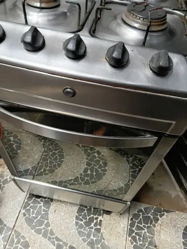Vendo um fogão usado funcionando  duas bocas as outra chamas fracas