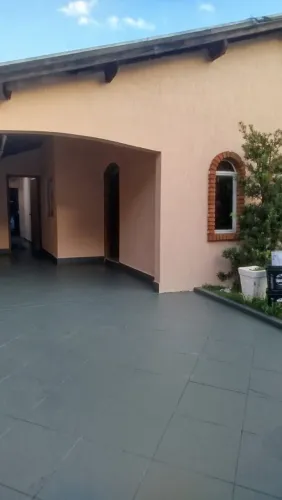 ALUGO CASA COLINA VERDE 2 QUARTOS , OPÇÃO DE UM TERCEIRO EXTERNO OU ESCRITORIO