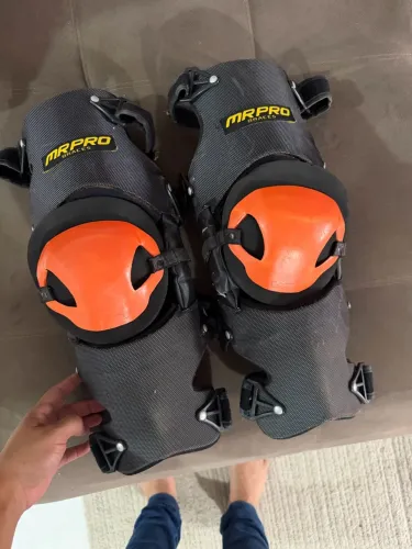 Joelheira Articulada MR Pro M