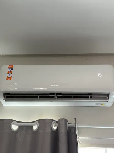 Central inverte Gree Wi-Fi 12000 BTU (7 meses de uso)