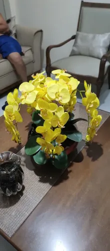 Vendo Arranjo com  Orquídeas