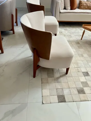 Poltrona orgânica para sala de estar.