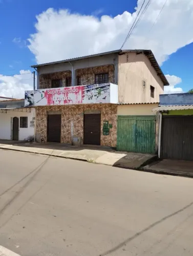 SOBRADO COM PONTO COMERCIAL