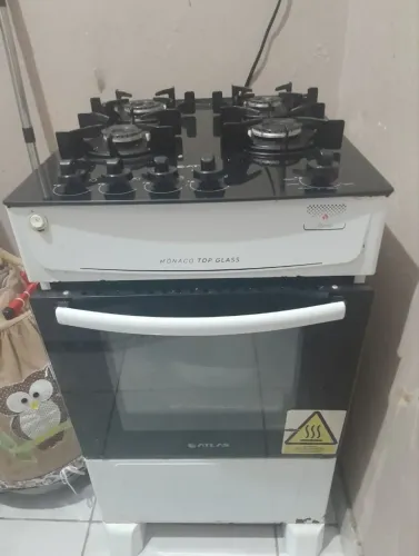 Vende se um fogão de 4 bocas * chama no WhatsApp .