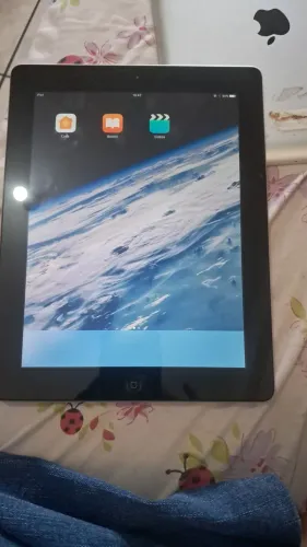Ipad usado  sem icloud vai com o carregador aceito proposta ou troca 