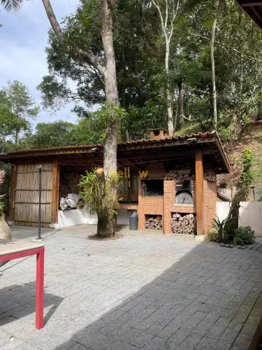 Chácara à venda em Santa Isabel com 3 dormitórios e 2 suítes